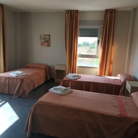 Hostal Restaurante La Concordia Hotel Fuentes Claras Luaran gambar