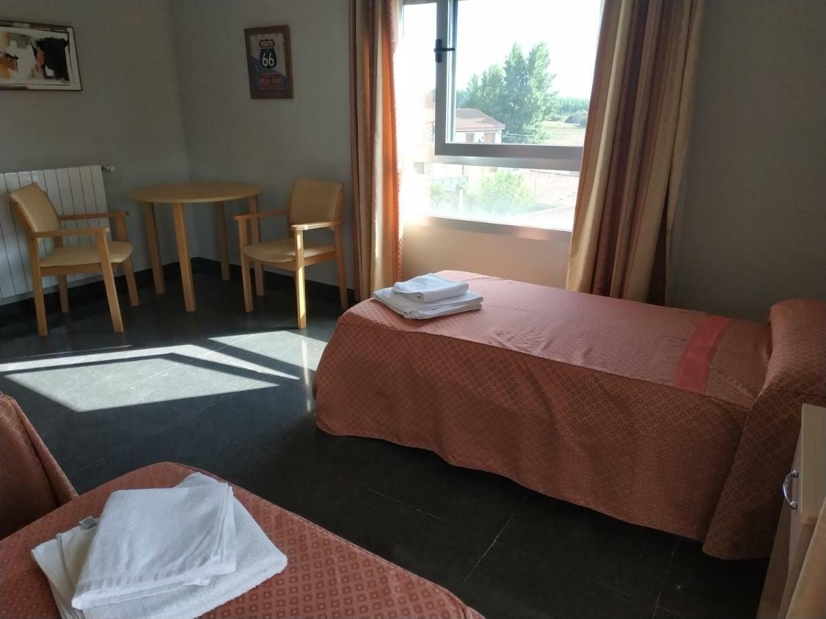 Hostal Restaurante La Concordia Hotel Fuentes Claras Luaran gambar