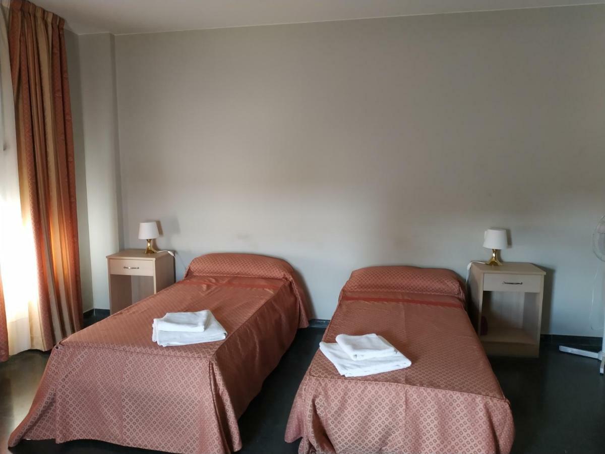 Hostal Restaurante La Concordia Hotel Fuentes Claras Luaran gambar